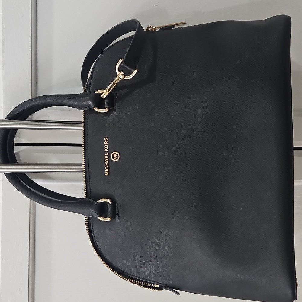 New MICHAEL Michael Kors Cindy Medium Saffiano Leather Dome Satchel Black - Picture 4 of 7